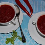 Eine frische Rote Bete Suppe aus dem Mixer